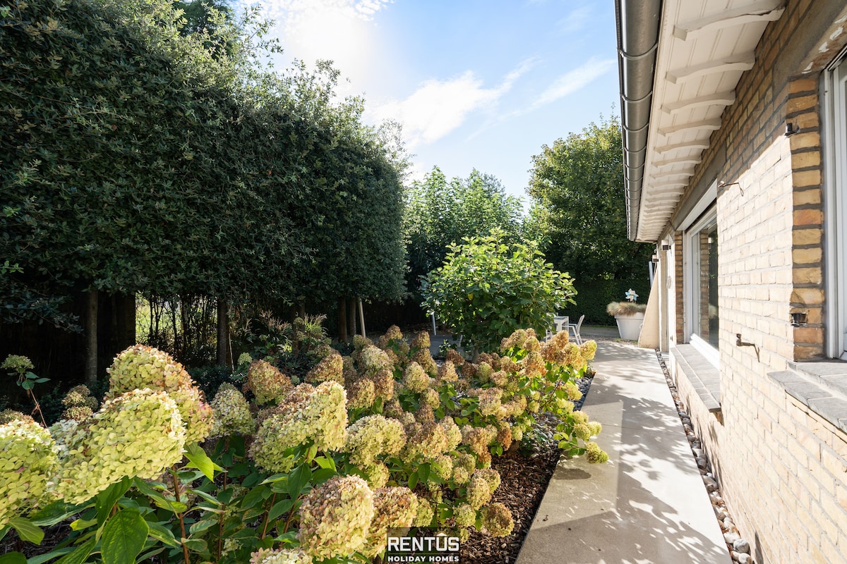 3-beaufort - For 12 guests with garden, petanque and playground